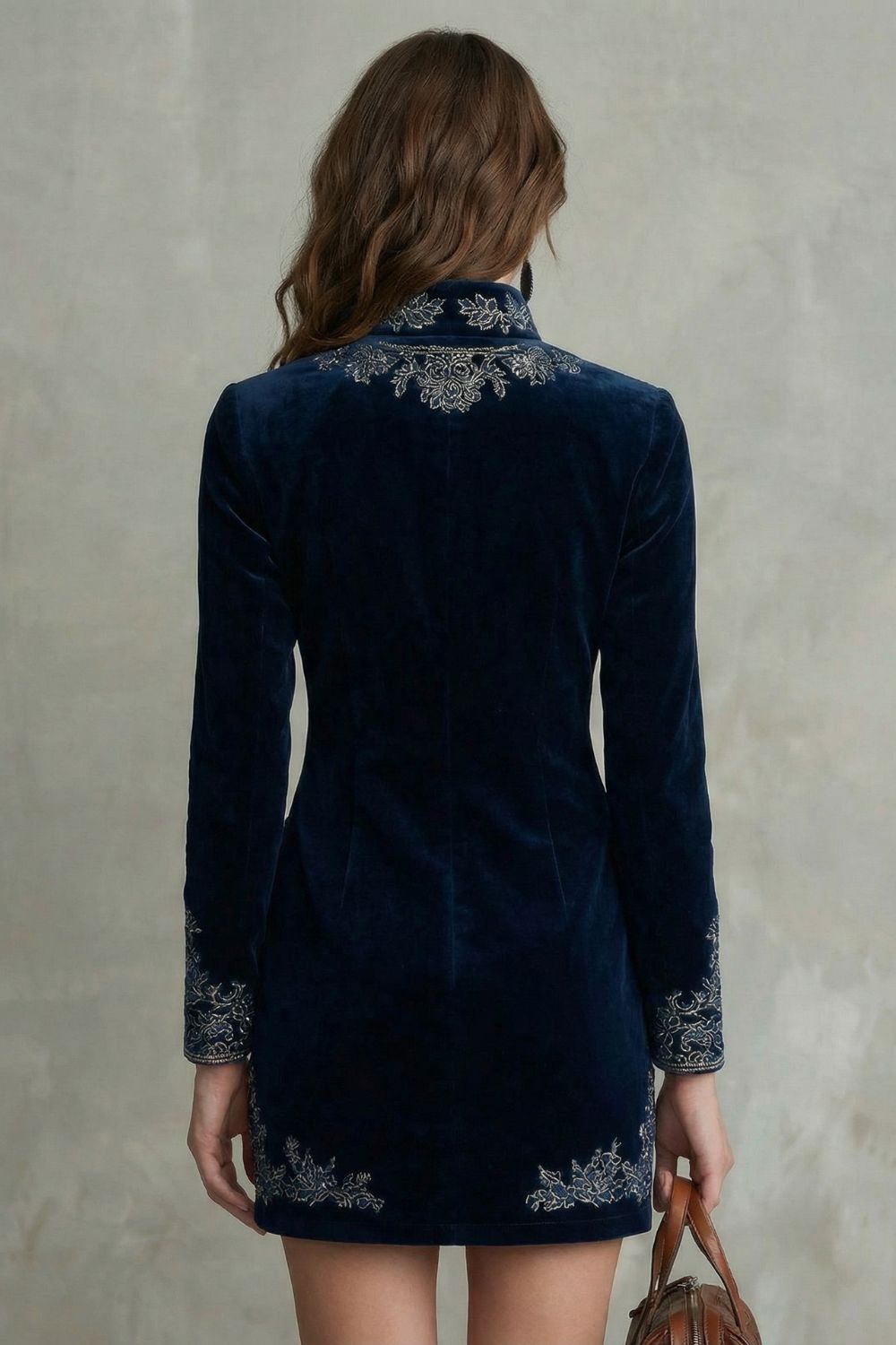 Élarine – Elegante Mini-Abito in Velluto Ricamato