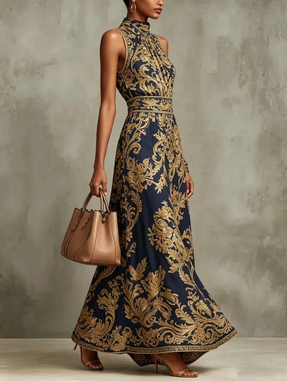 Abito Maxi Senza Maniche con Scollo a Halter in Stampa Barocca Blu Navy e Oro