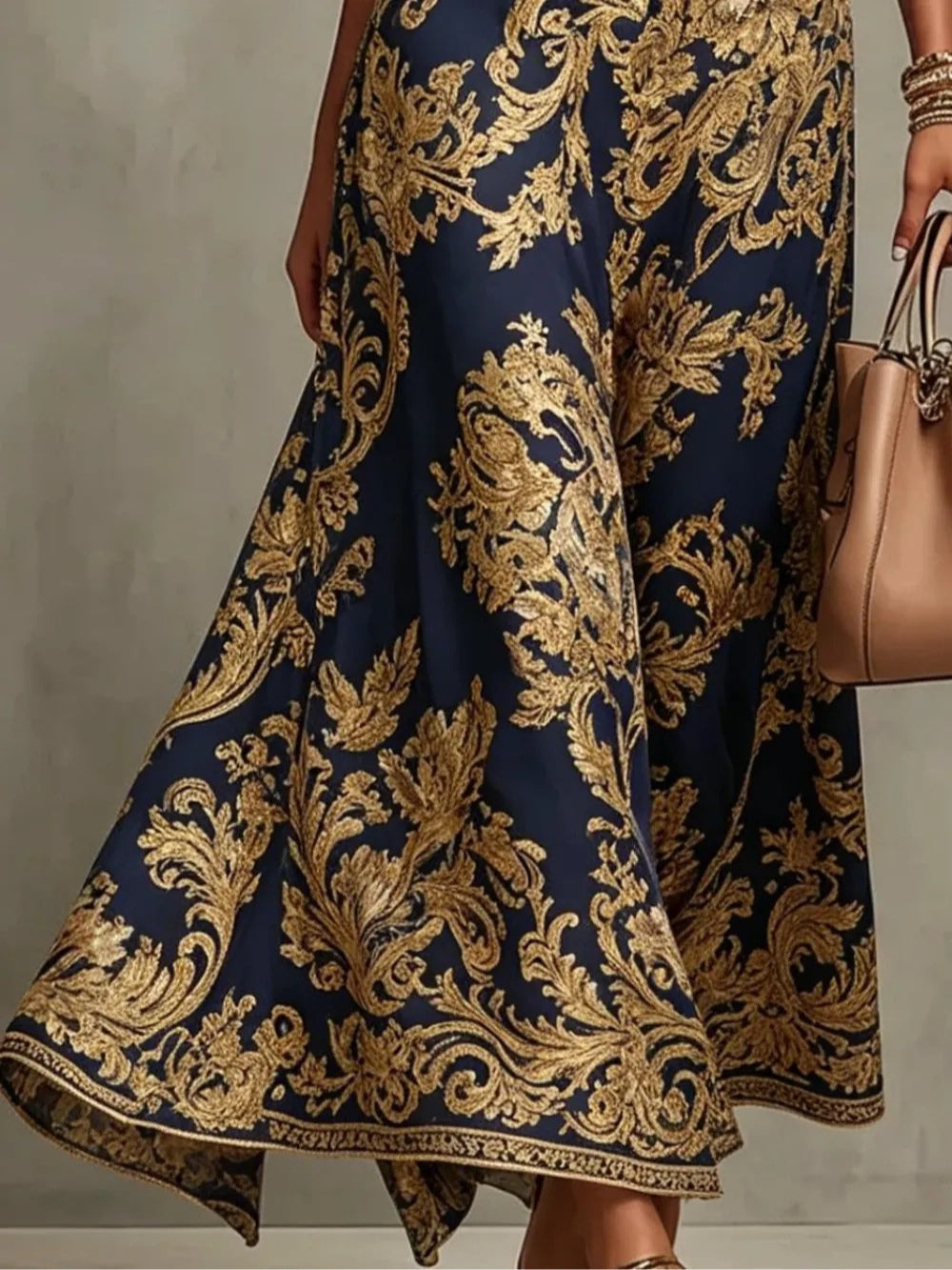 Abito Maxi Senza Maniche con Scollo a Halter in Stampa Barocca Blu Navy e Oro